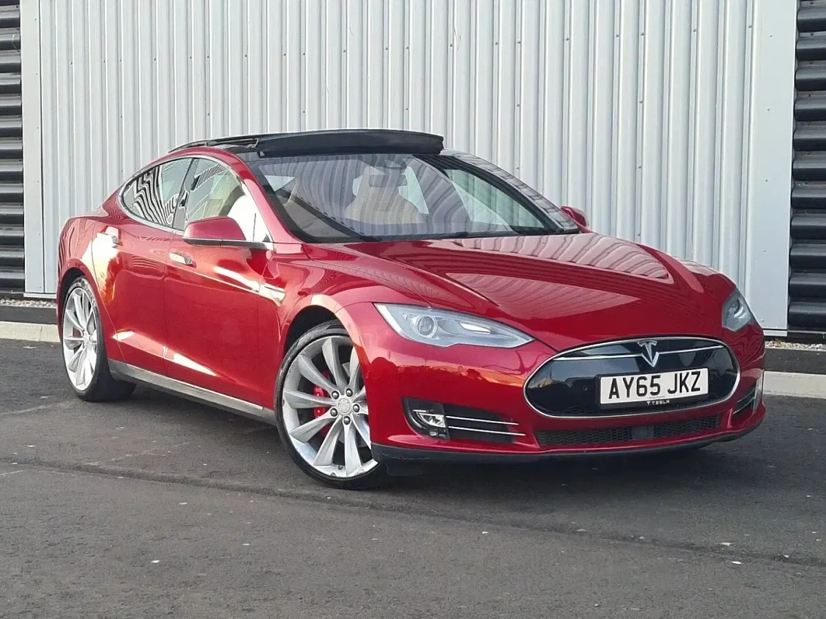 Used Tesla Model S 339 kW (462 HP) 2015 Red Hatchback