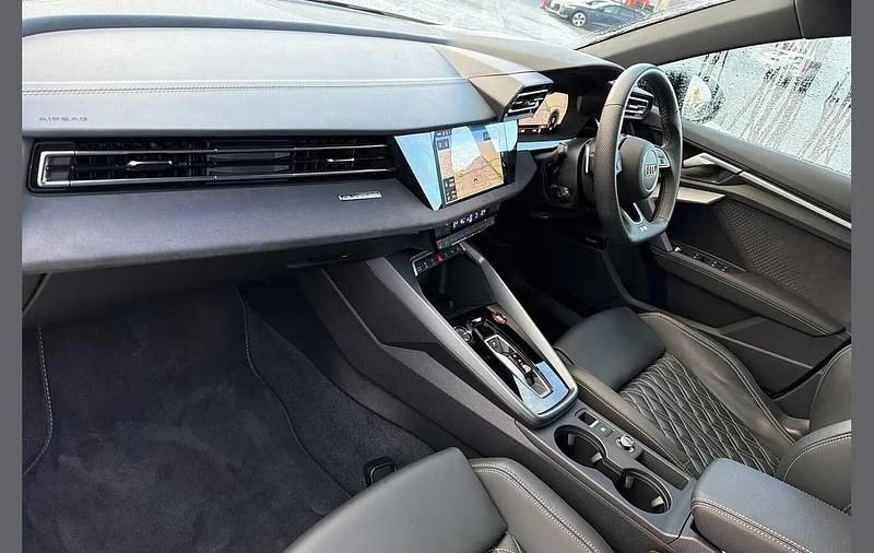 Usado Audi S3 Sportback Black Edition 333 HP (244 kW) 2025 Amarelo Citadino