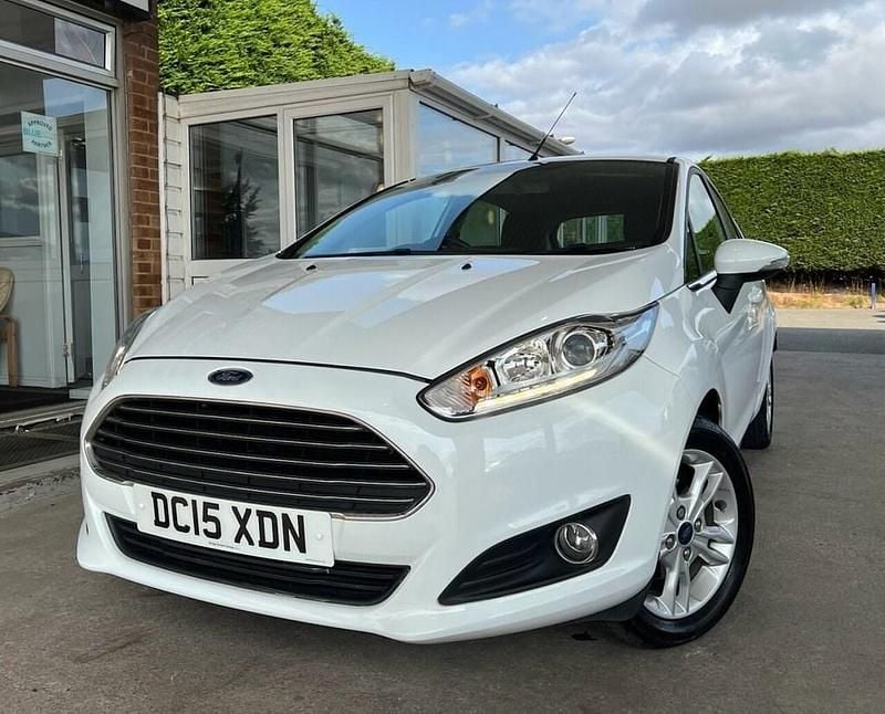 White Used 2015 Ford Fiesta Zetec Hatchback | £6,195 (Fair price) - Image 1/4