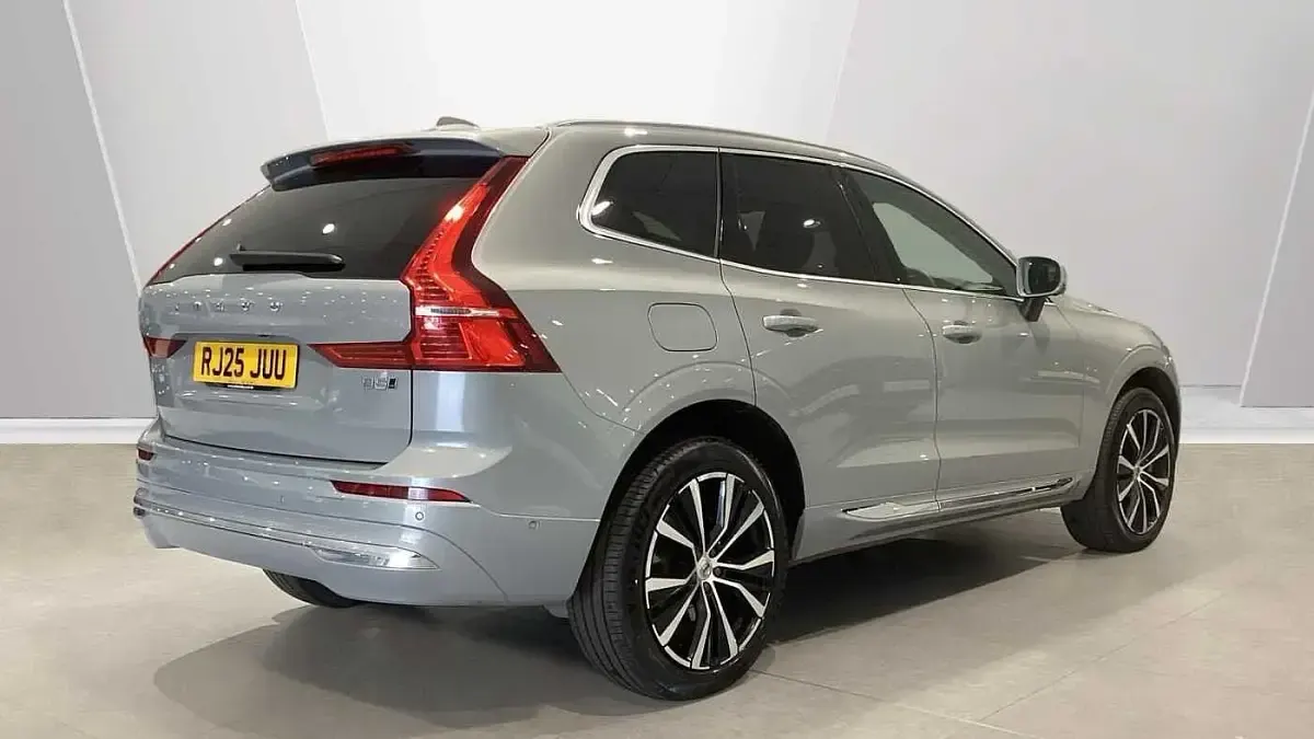 Usado Volvo XC60 Ultra 247 HP (181 kW) 2025 Cinzento SUV