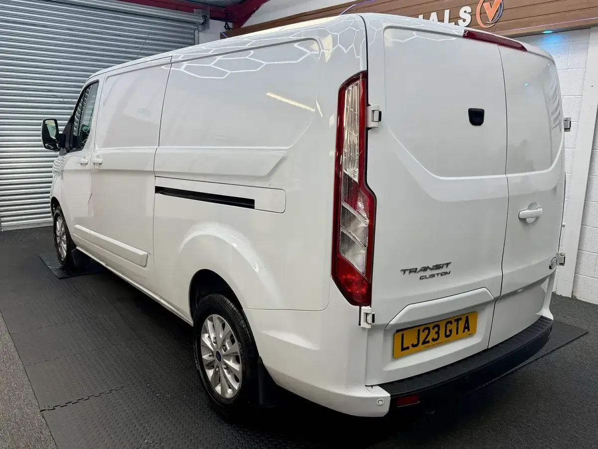 Used Ford Transit Custom Limited 130 HP (95 kW) 2023 White Van