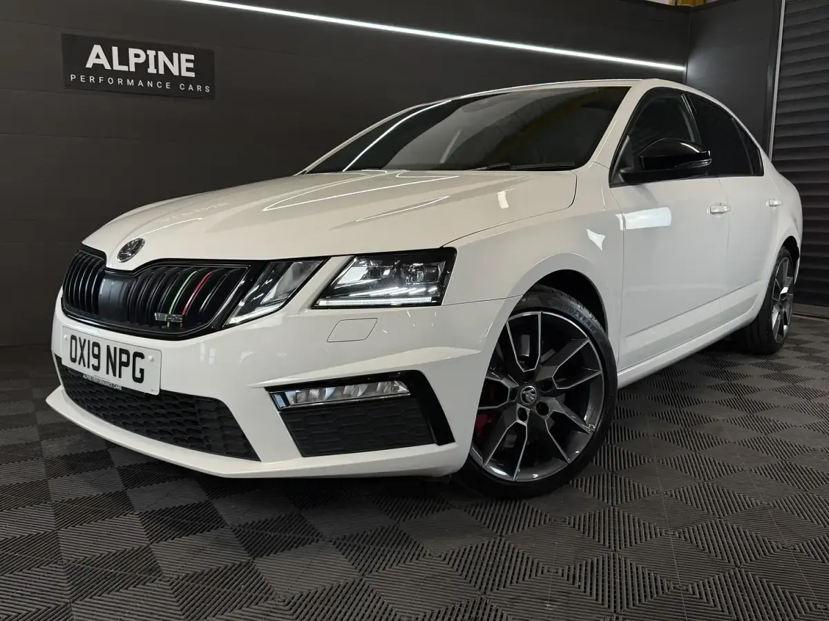 Used Skoda Octavia vRS 245 HP (180 kW) 2019 White Hatchback