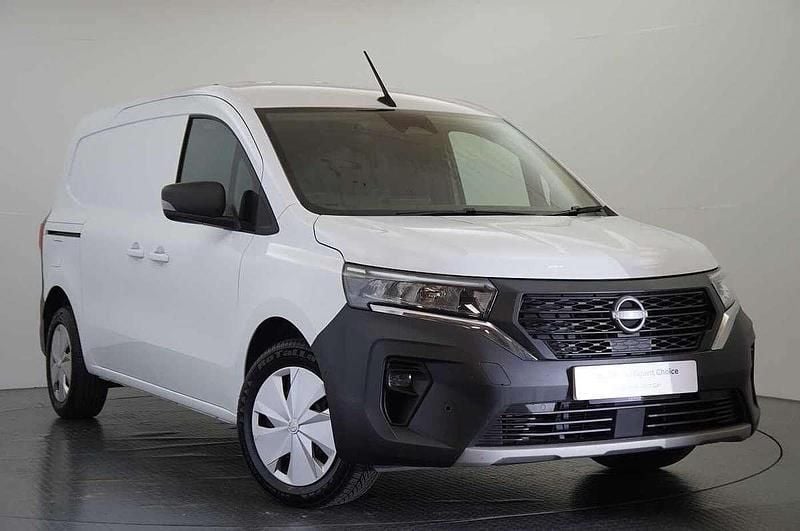 White Used 2023 Nissan Townstar Tekna MPV | £15,190 (Fair price) - Image 1/3