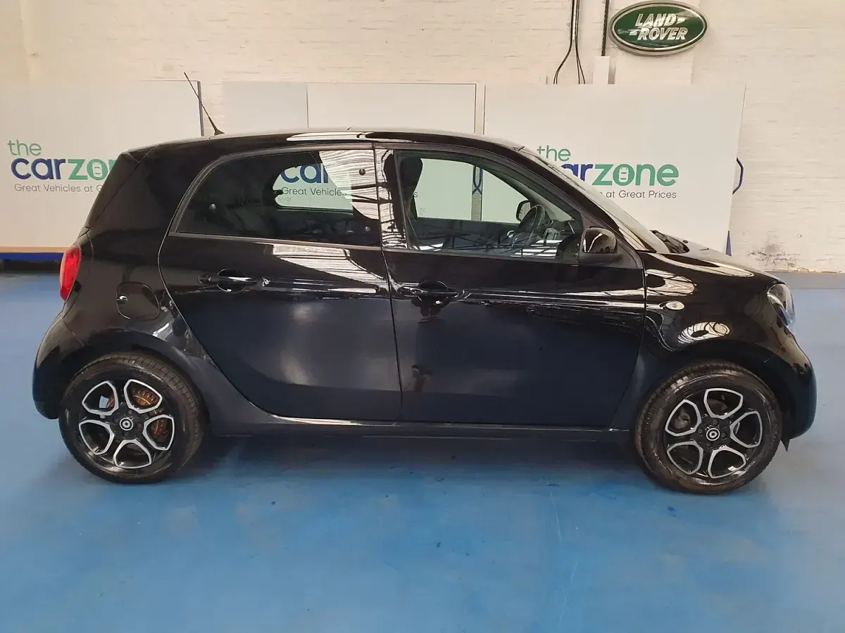 Used Smart ForFour Premium 90 HP (66 kW) 2019 Black Hatchback
