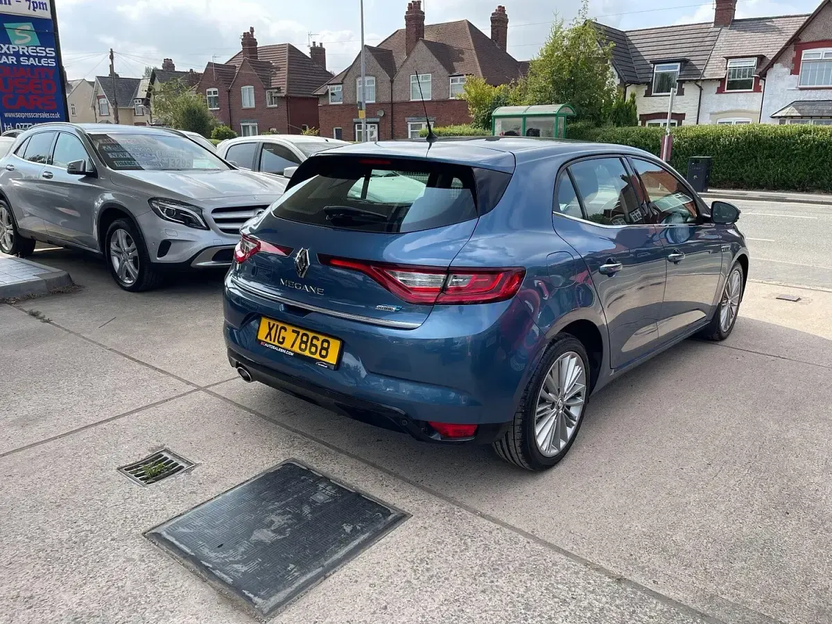 Used Renault Mégane IV Dynamique 128 HP (94 kW) 2017 Blue Hatchback