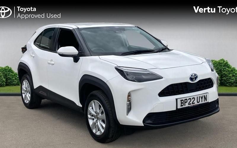 Used 2025 Toyota Yaris Hybrid Estate | £18,482 (Super price) - Image 1/4