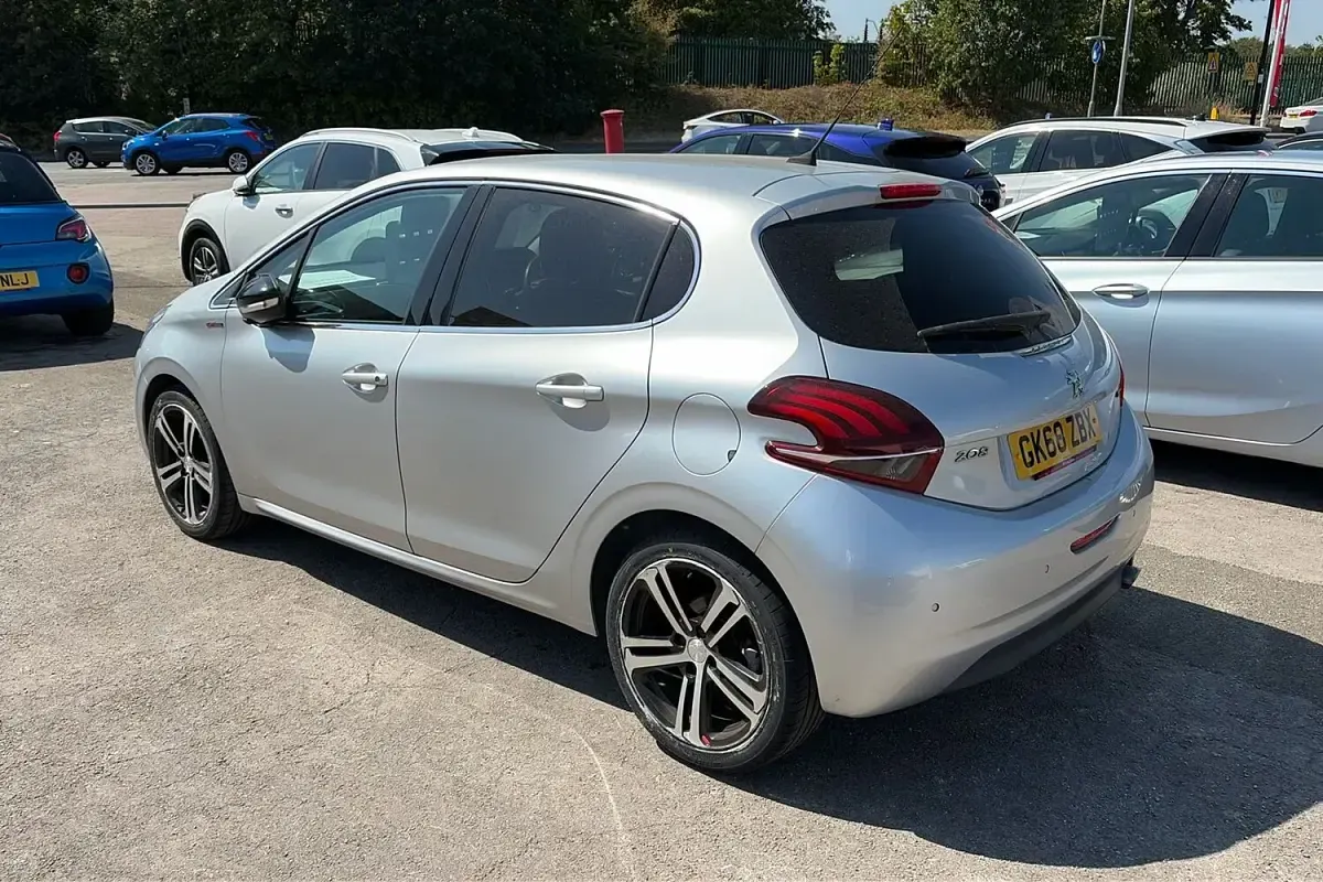 Used Peugeot 208 GT-line 110 HP (80 kW) 2018 Silver Hatchback