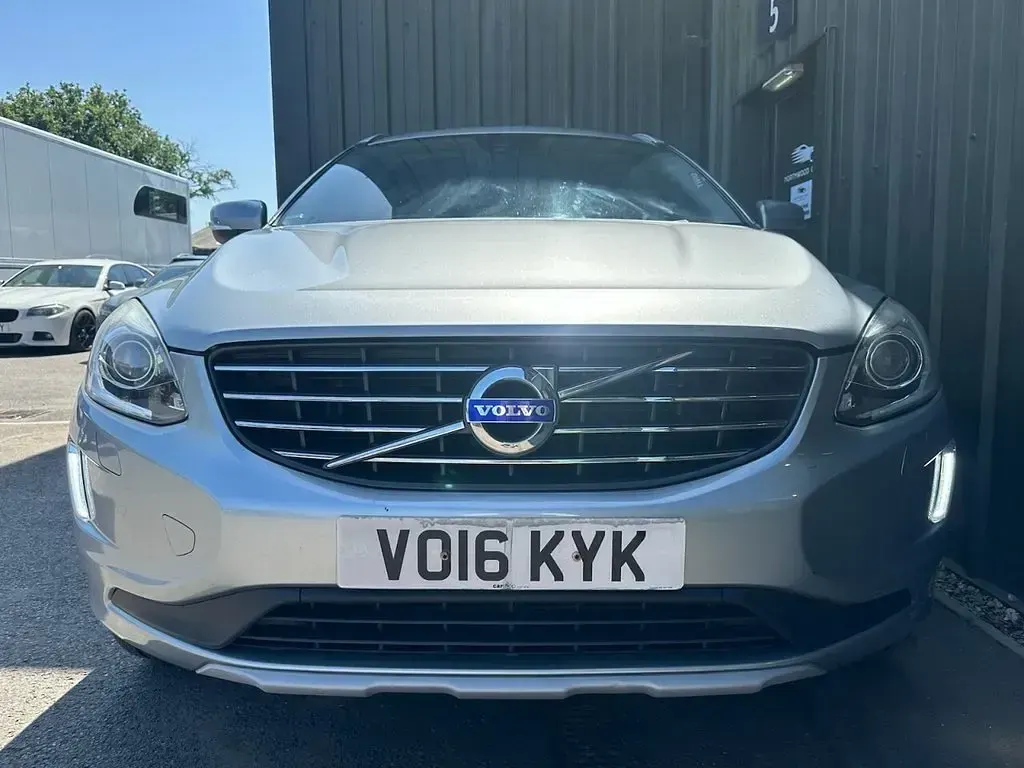 Used Volvo XC60 SE Lux 190 HP (139 kW) 2016 Silver SUV