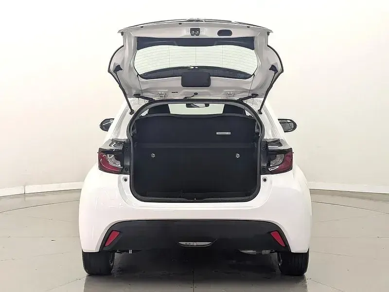 Used Toyota Yaris 116 HP (85 kW) 2022 White Hatchback