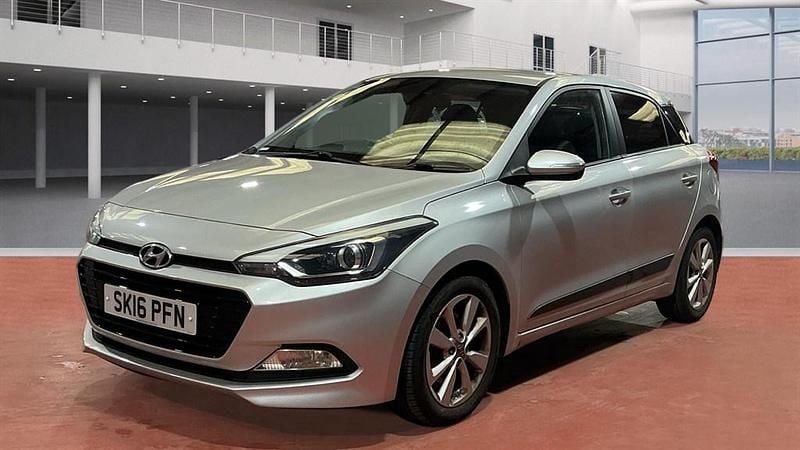 Used Hyundai i20 Premium 100 HP (73 kW) 2016 Silver Hatchback