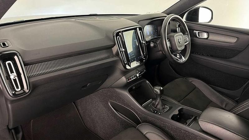 Used Volvo XC40 R-Design 150 HP (110 kW) 2018 Black stone SUV