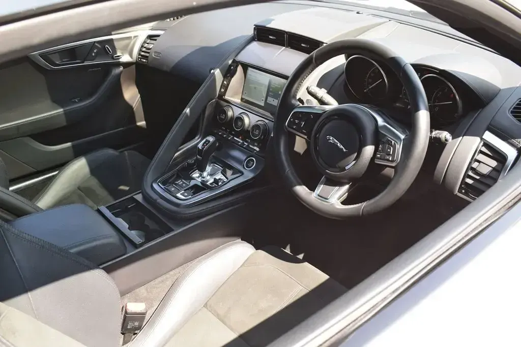 Used Jaguar F-Type R-Dynamic 300 HP (220 kW) 2017 White Coupe
