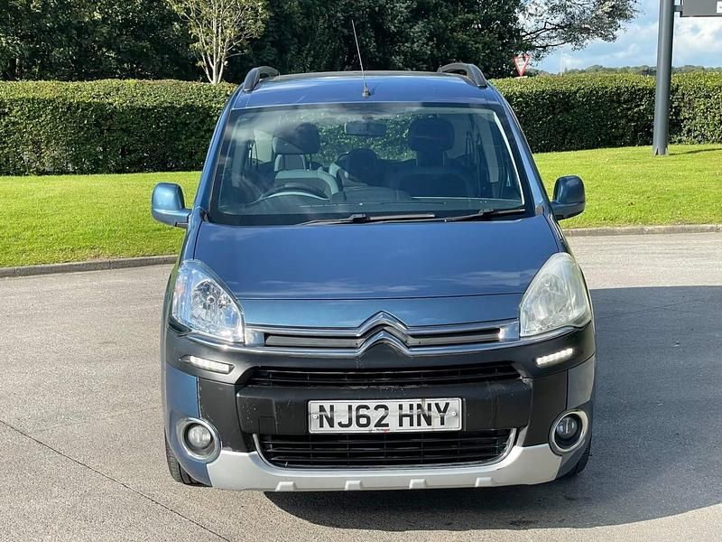 Usado Citroën Berlingo XTR 92 HP (67 kW) 2012 Azul Monovolume