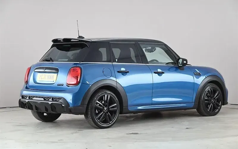 Begagnad Mini Cooper Hatch 136 HK (100 kW) 2021 Blå Halvkombi