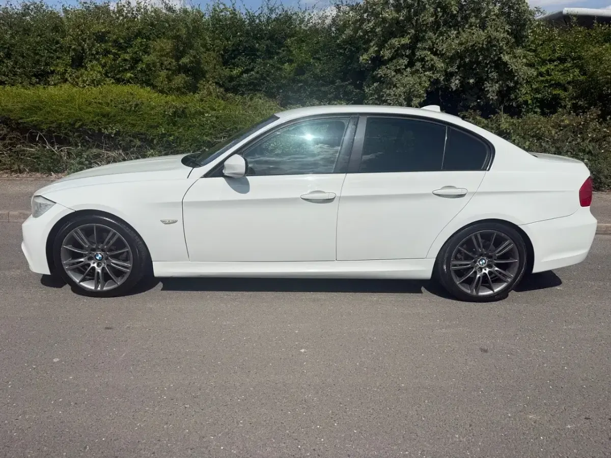 Used BMW 320 Sport Line 184 HP (135 kW) 2012 White Sedan