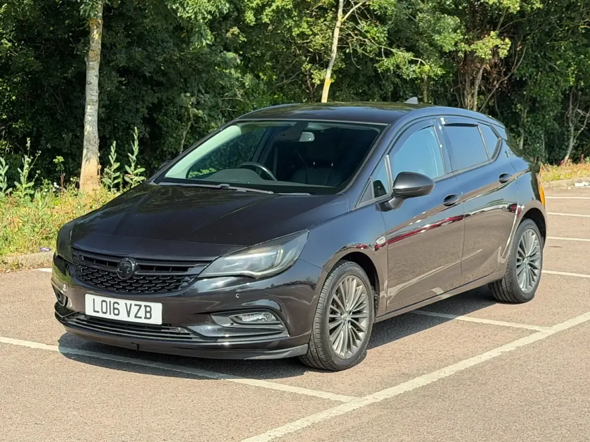 Used Vauxhall Astra Elite 150 HP (110 kW) 2016 Black Hatchback
