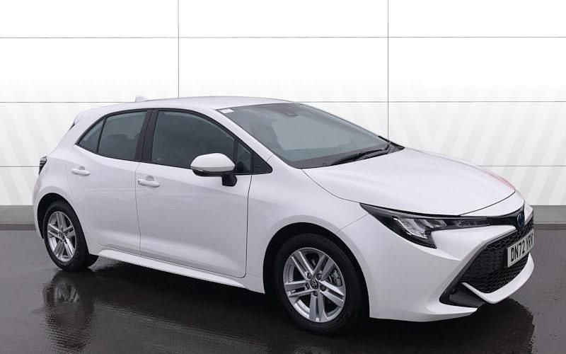 Used Toyota Corolla 122 HP (89 kW) 2022 White Hatchback