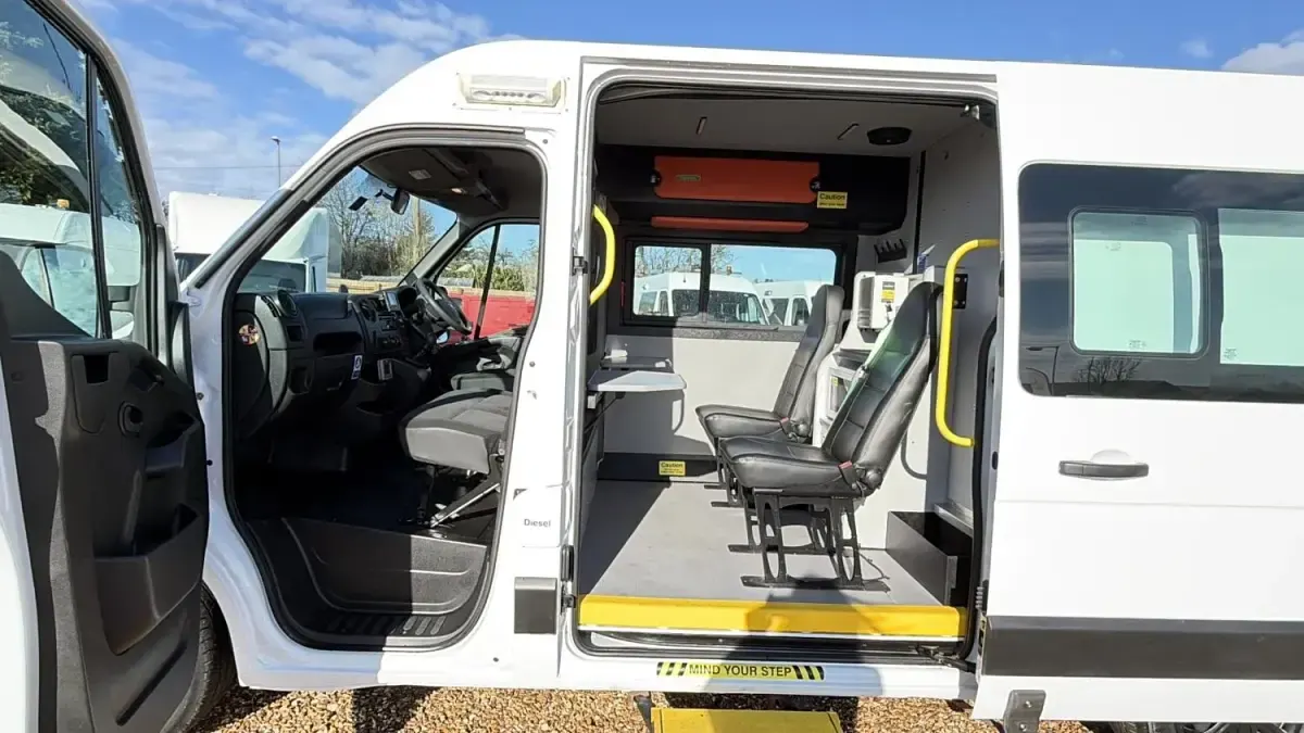 Begagnad Vauxhall Movano 130 HK (95 kW) 2019 Vit Minibuss