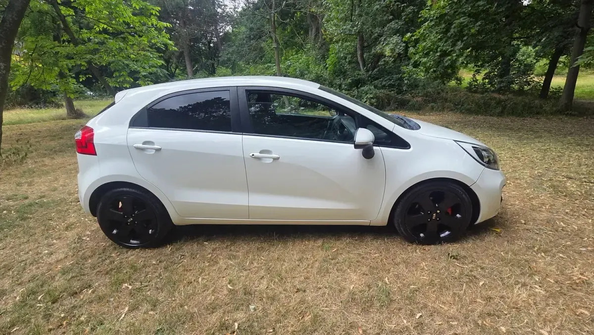 Used Kia Rio 109 HP (80 kW) 2014 White Hatchback