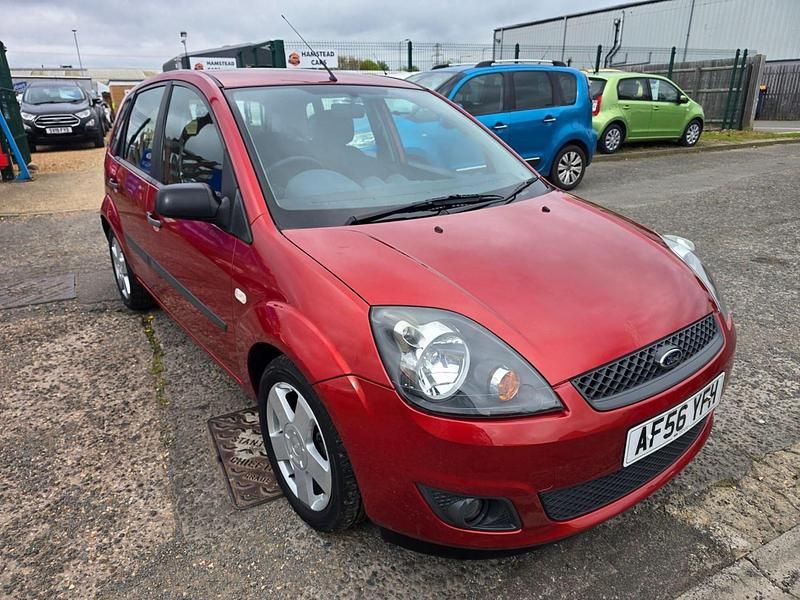 Used Ford Fiesta Zetec 80 HP (58 kW) 2006 Red Hatchback