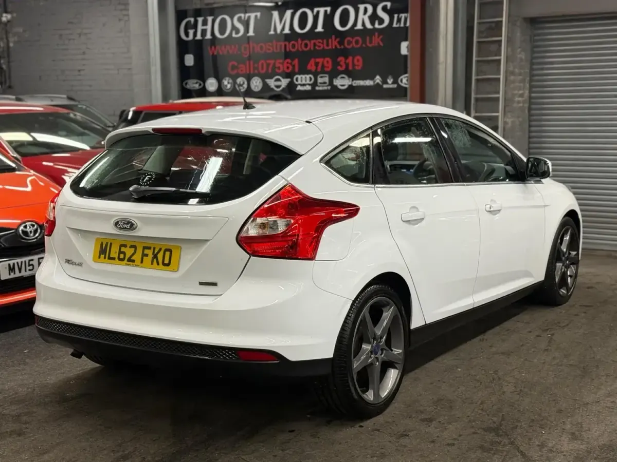 Used Ford Focus Titanium 125 HP (91 kW) 2012 White Hatchback