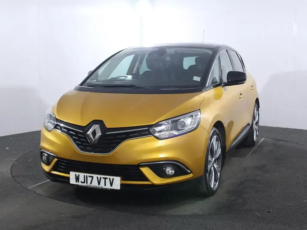 Used Renault Scénic IV Dynamique 131 HP (96 kW) 2017 Yellow MPV