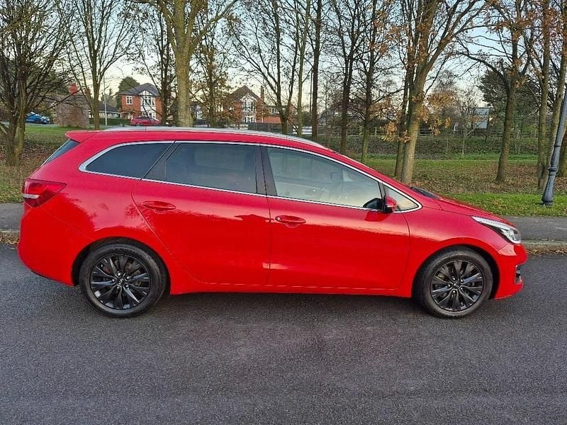 Używany Kia Ceed 118 KM (86 kW) 2017 Czerwony Hatchback