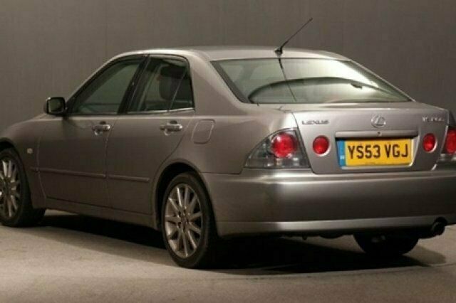 Used Lexus IS200 153 HP (112 kW) 2004 Sedan