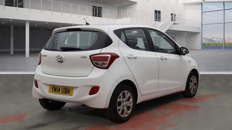 Used Hyundai i10 SE 66 HP (48 kW) 2014 White Hatchback