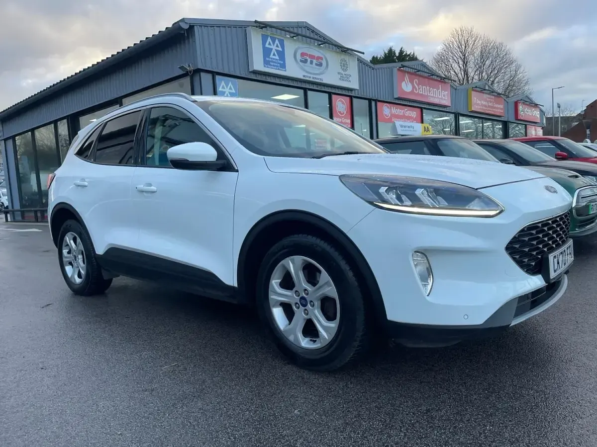 Begagnad Ford Kuga Zetec 120 HK (88 kW) 2020 Vit SUV