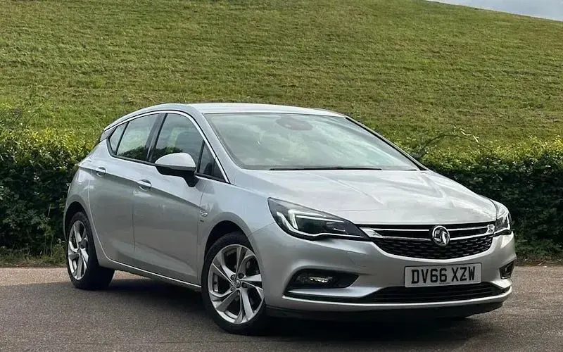 Used Vauxhall Astra SRi 105 HP (77 kW) 2017 Hatchback