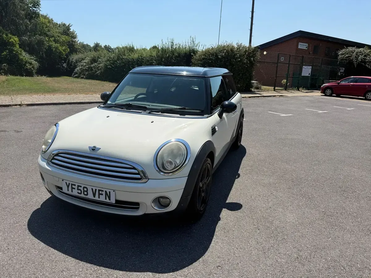 Used Mini Cooper Clubman 120 HP (88 kW) 2009 White Estate