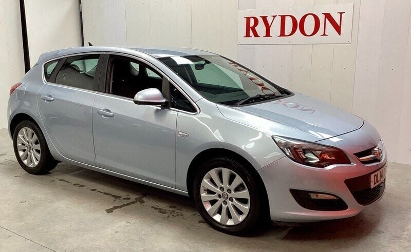 Silver Used 2014 Vauxhall Astra Hatchback | £7,695 (Expensive) - Image 1/4