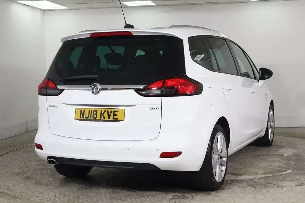 Used Vauxhall Zafira Tourer SRi 170 HP (125 kW) 2018 White MPV