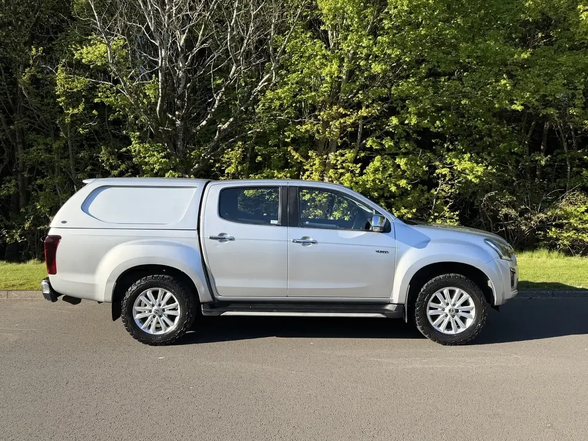 Used Isuzu D-Max 164 HP (120 kW) 2019 Silver Pickup