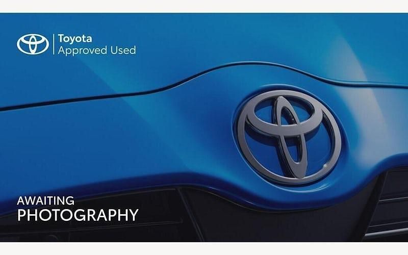 Used Toyota Auris Hybrid 136 HP (100 kW) 2016 White Hatchback