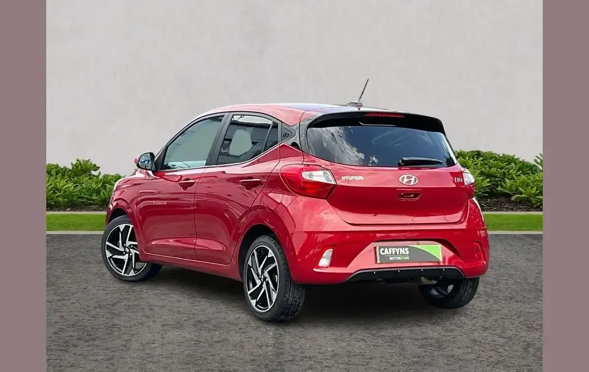 Used Hyundai i10 Premium 83 HP (61 kW) 2021 Red Hatchback