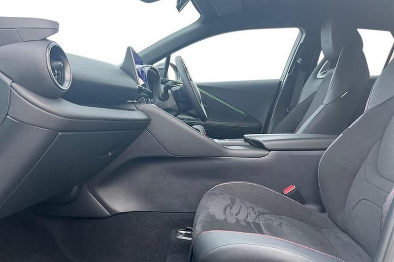 New Toyota C-HR Sport 197 HP (144 kW) 2025 Sterling silver SUV