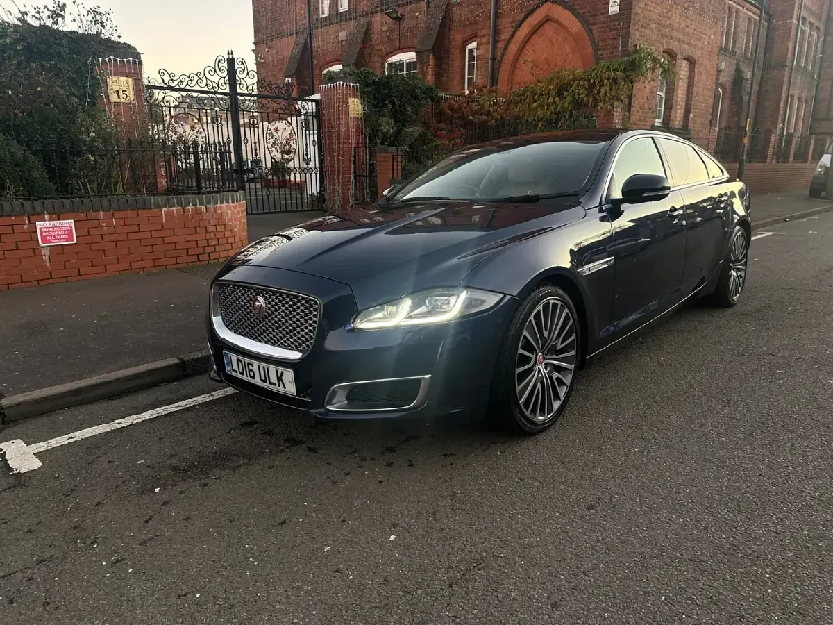 Usado Jaguar XJ 300 CV (220 kW) 2016 Azul Berlina