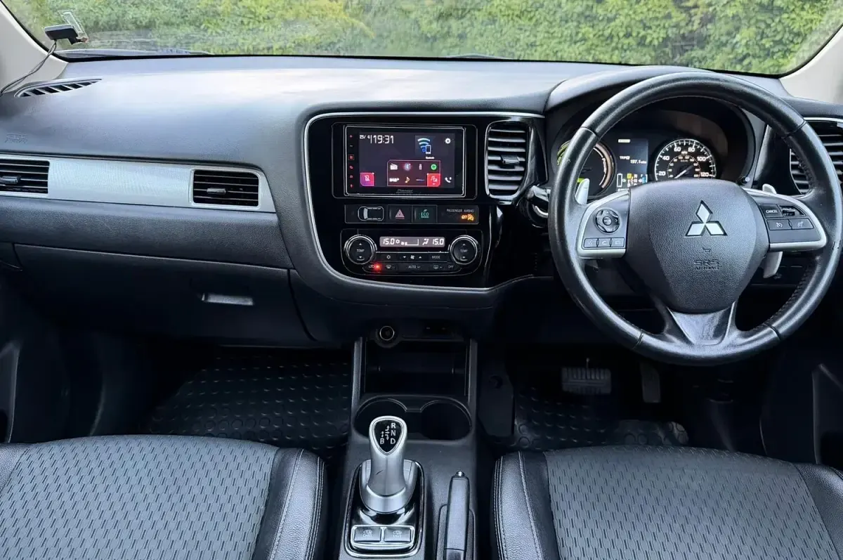 Used Mitsubishi Outlander P-HEV 200 HP (147 kW) 2015 Grey SUV