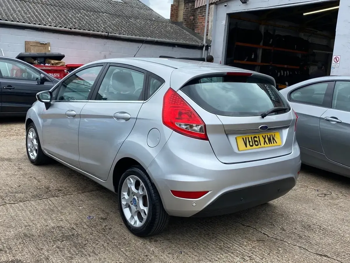 Used Ford Fiesta Zetec 96 HP (70 kW) 2011 Silver Hatchback