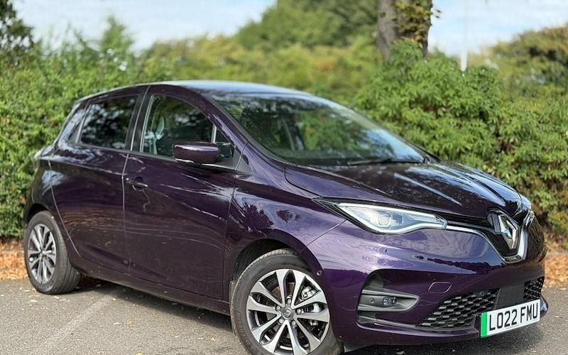 Mauve/purple Used 2022 Renault Rapid GT-Line Hatchback | £11,730 (Fair price) - Image 1/4