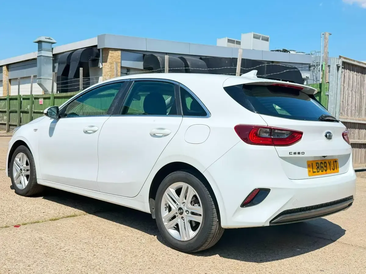 Used Kia Ceed 118 HP (86 kW) 2020 White Hatchback