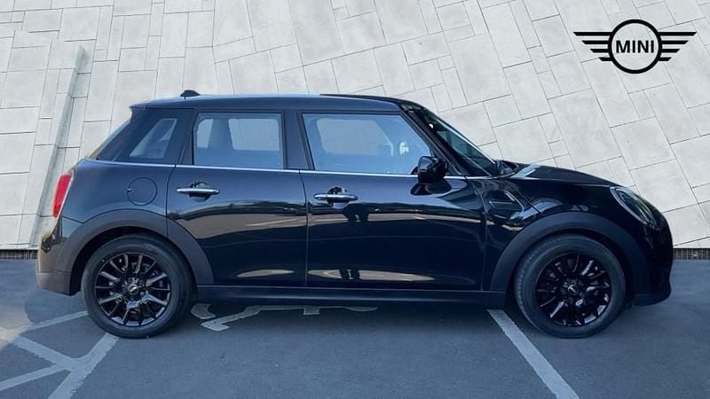 Usado Mini Cooper Classic 134 HP (98 kW) 2023 Preto Citadino