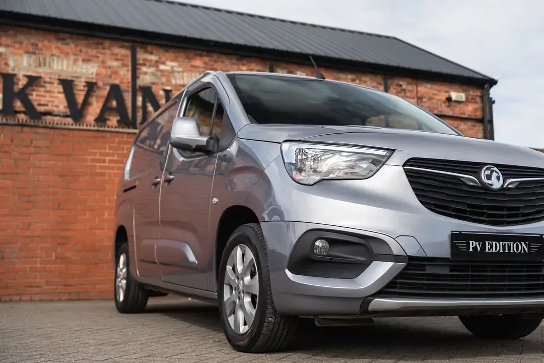 Used Vauxhall Combo 100 HP (73 kW) 2019 Grey MPV