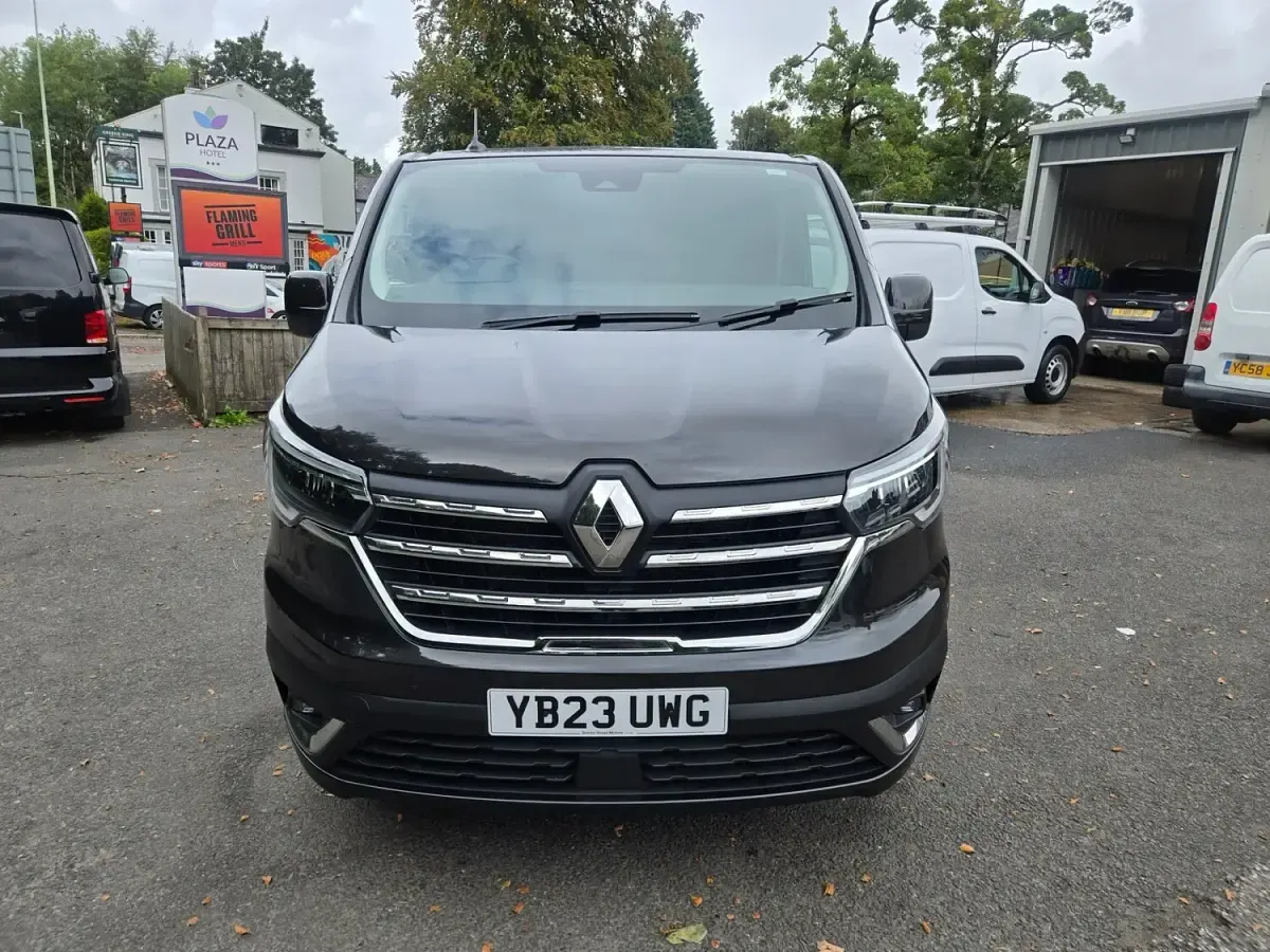 Used Renault Trafic 2023 Black MPV