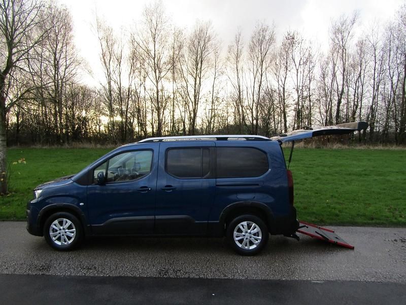 Blue Used 2020 Peugeot Rifter Allure MPV | £11,950 (Fair price) - Image 1/3