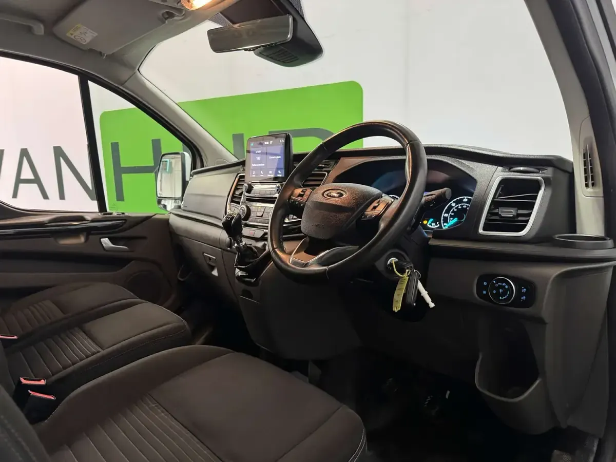 Used Ford Transit Custom Limited 130 HP (95 kW) 2023 White Van