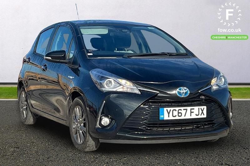 Used Toyota Yaris Hybrid 100 HP (73 kW) 2017 Black Hatchback