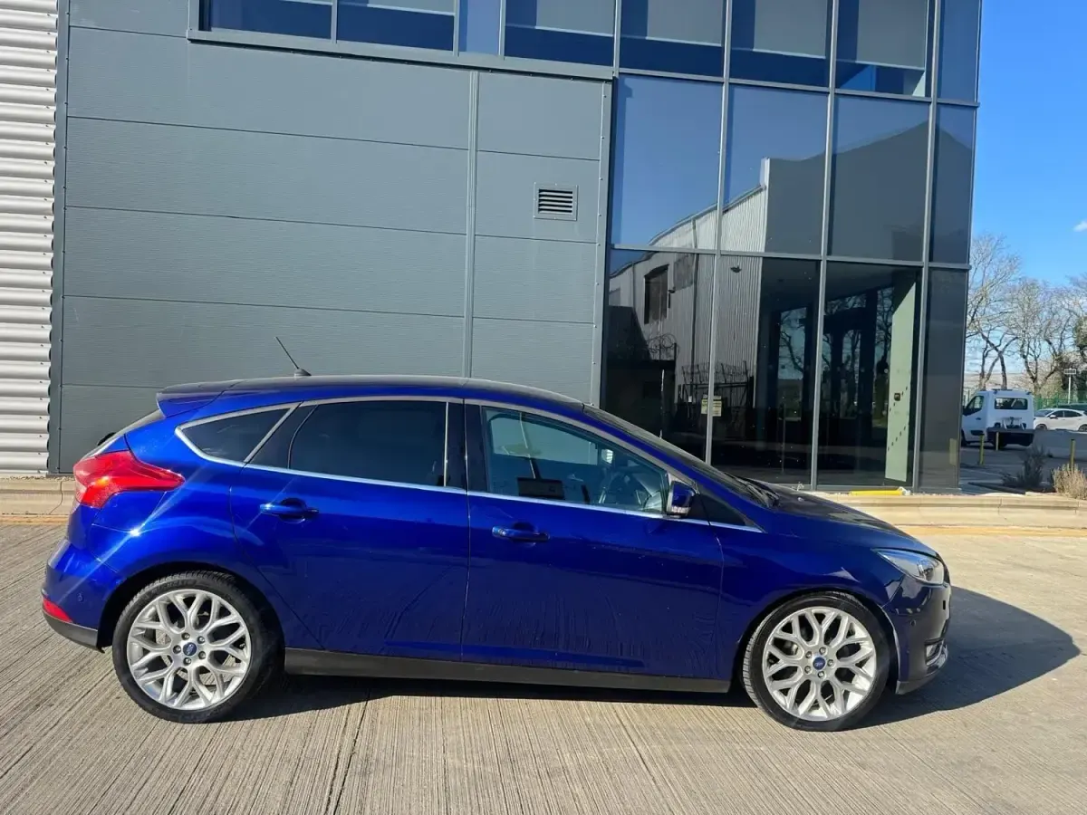 Usado Ford Focus Titanium X 120 CV (88 kW) 2018 Azul Utilitario